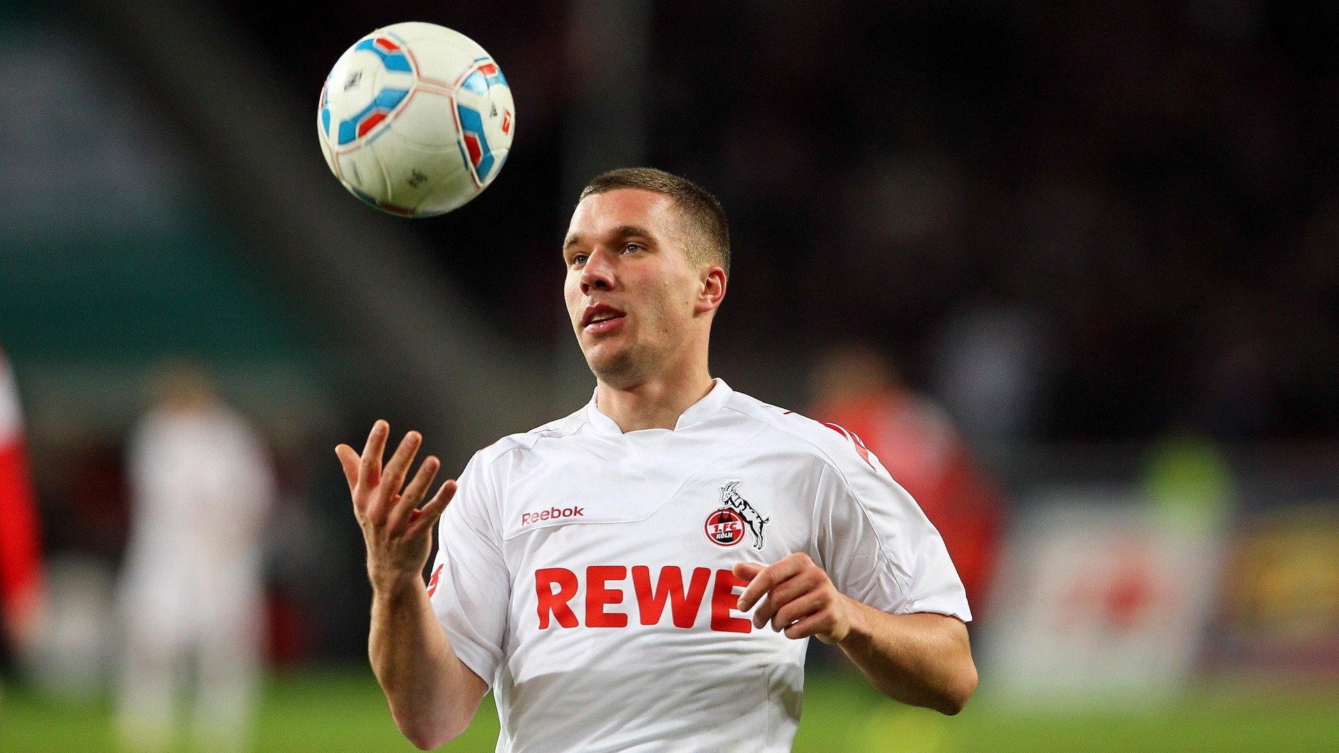 弗朗索瓦·霍尔茨豪伊泽：用精确传球和快速反应锁定南非队胜局