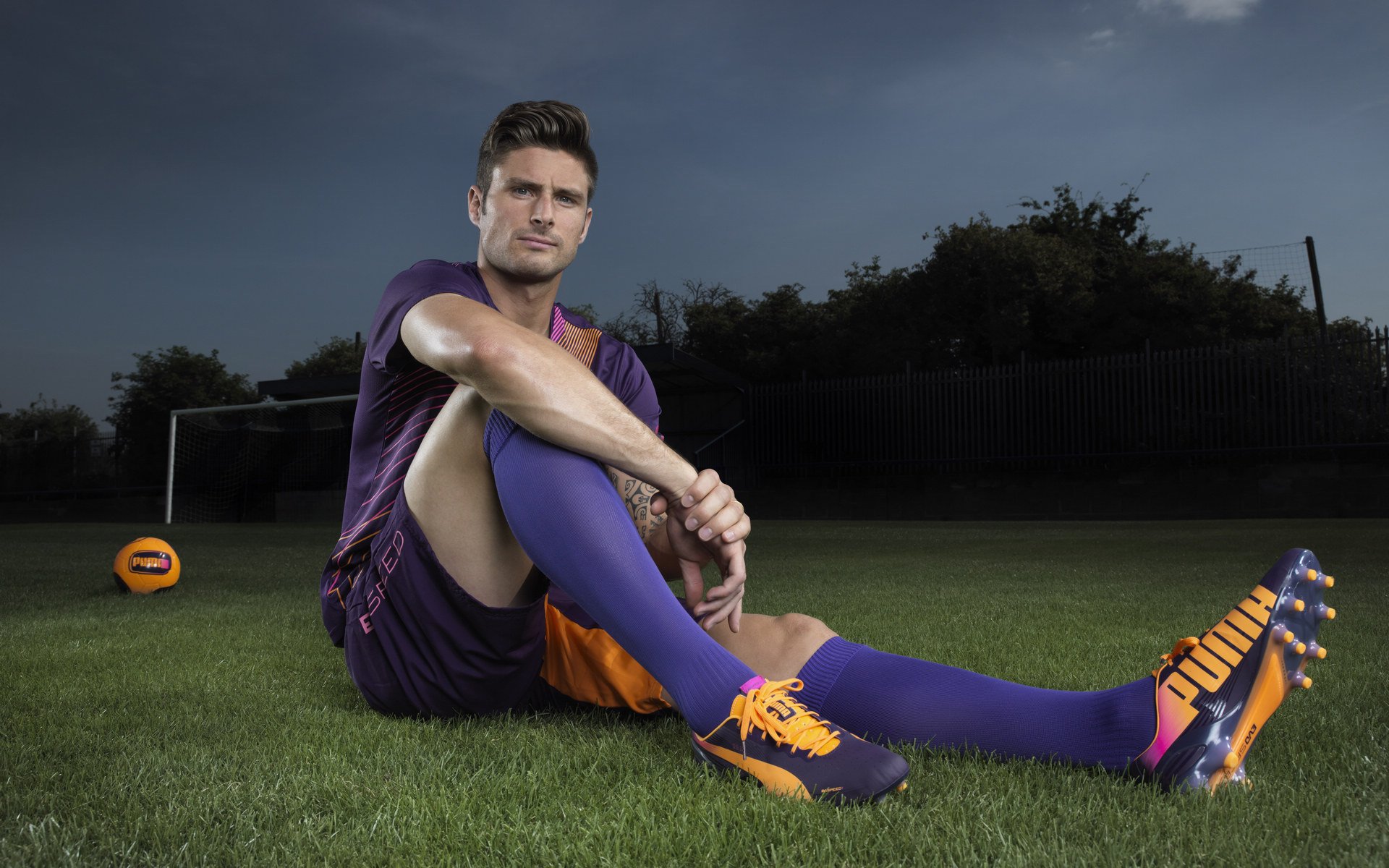 球队在防守回合中展现出极强协同配合，1.防守有球队员技术的基本要求